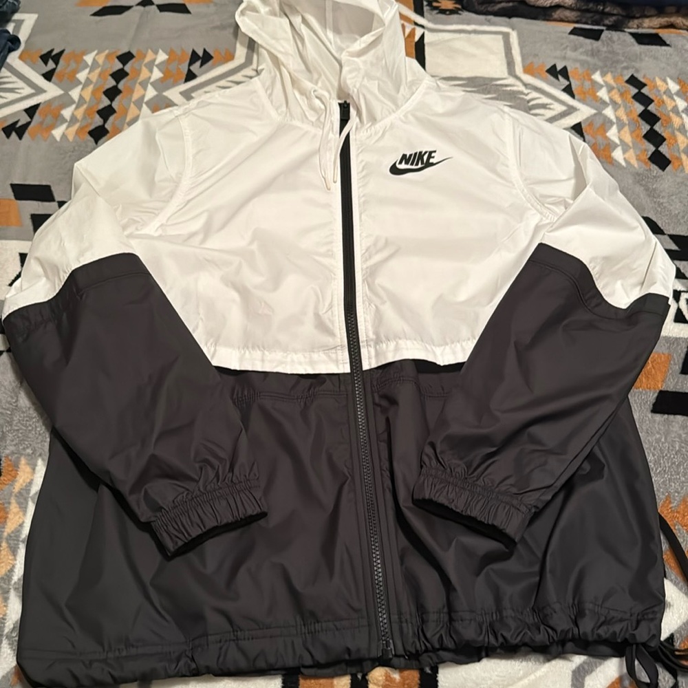 Nike Black and White Windbreaker Size M